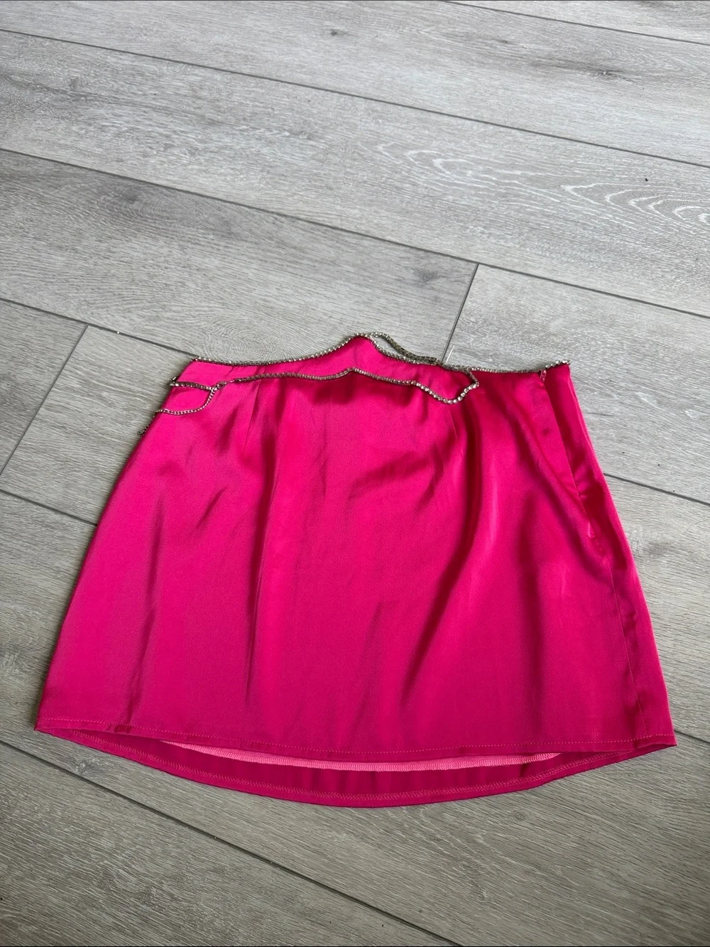 White Fox nwt Hot Pink Satin Mini Skirt with Rhinestone Waist chain belt small